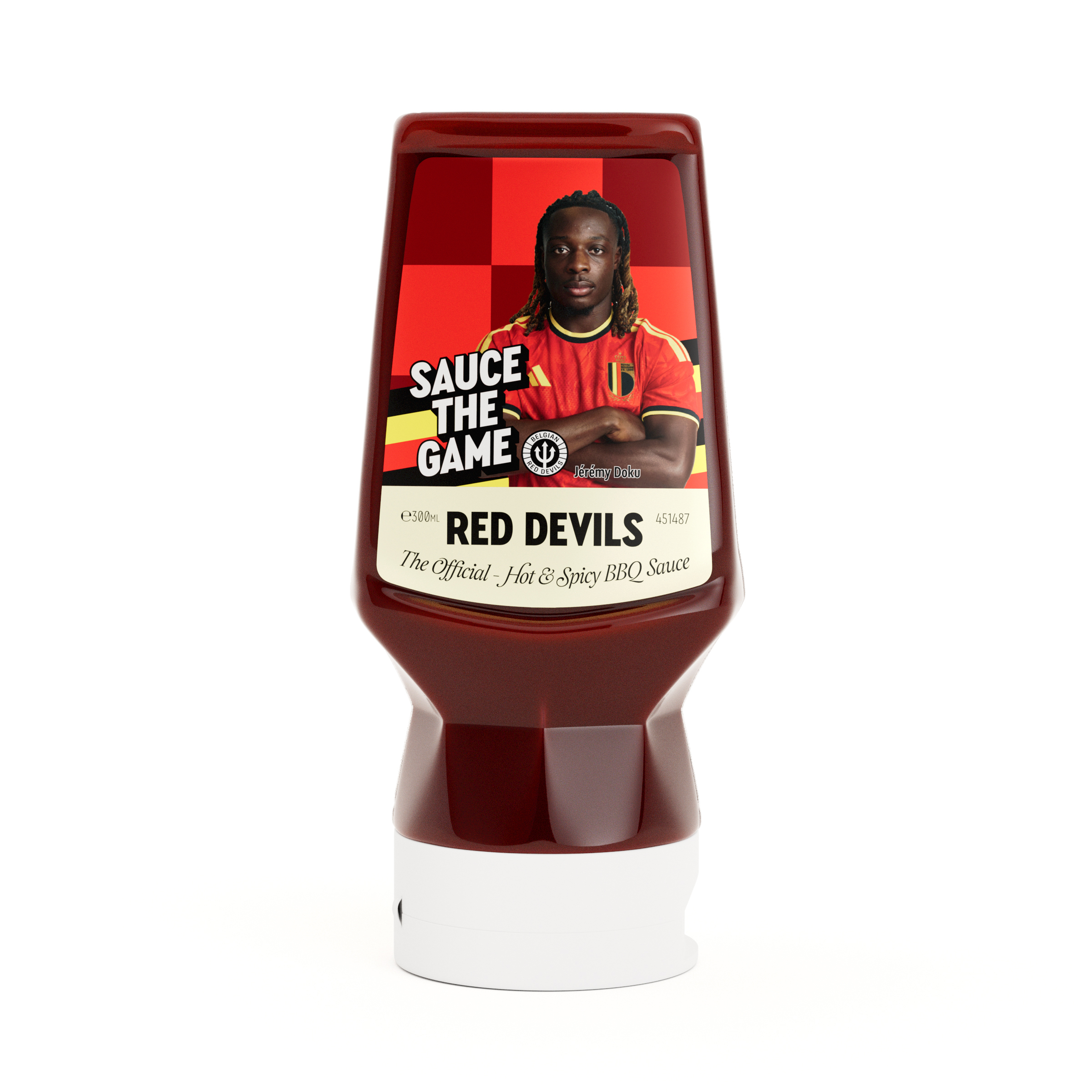 Red Devils-saus 300 ml van het Belgische sausmerk Brussels Ketjep BK. Een pittige barbecuesaus om de Rode Duivels in Amerika te steunen. Verpakking met Jérémy Doku